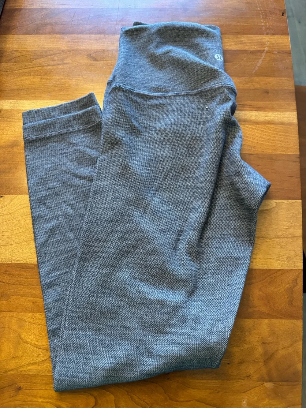 4 pairs of Women’s Lululemon Pants Bundle
